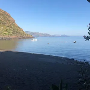  Appartamento Casa Tipica Eoliana Sulla Spiaggia Nera Di Italia
